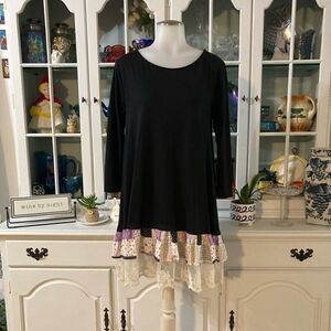 Black Tunic with Ruffle Bottom | S | Umgee